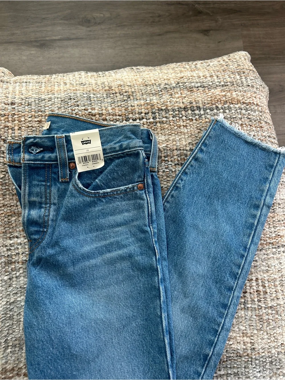 NWT Levi's Wedgie Jeans - Picture 2 of 3